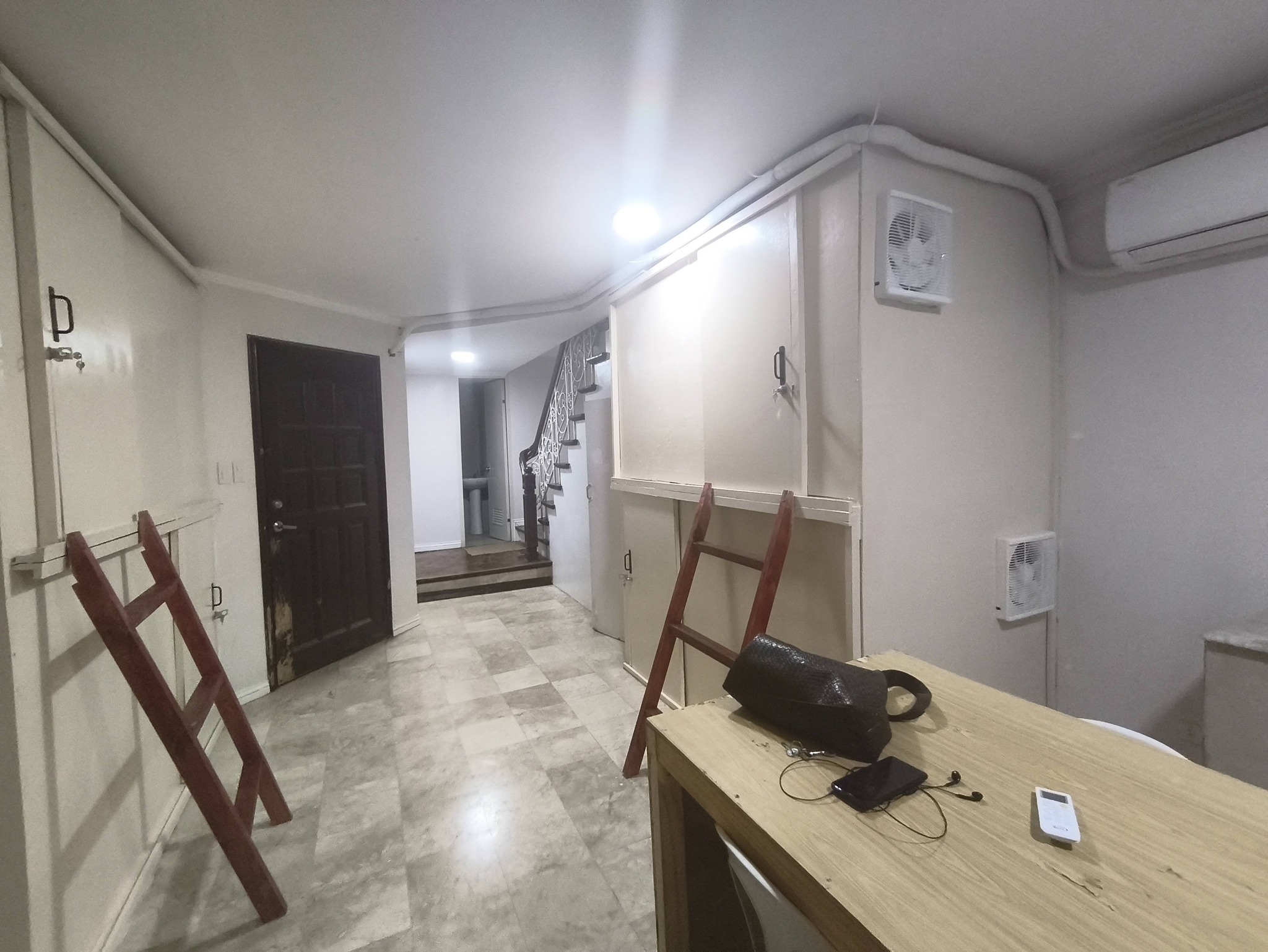 Clean hallway area in UniCapsules hotel